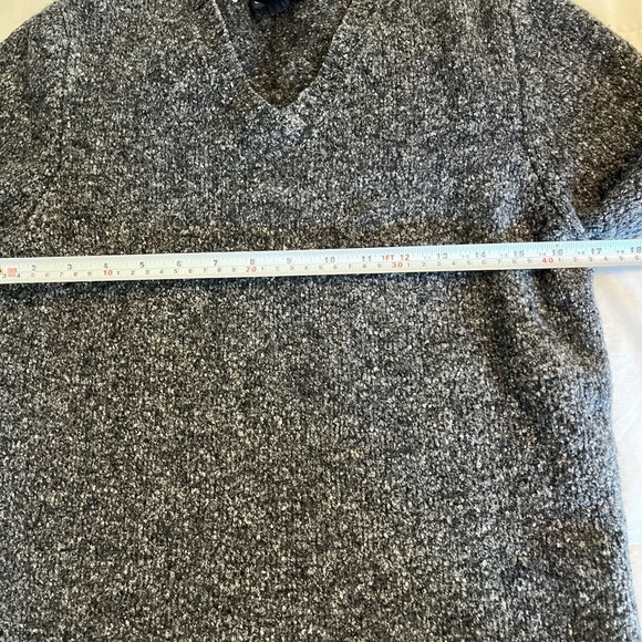 Club Monaco Wool Blend V Neck Sweater Dark Grey size Small, Academia Preppy Chic - Picture 10 of 12